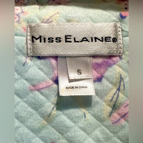 Miss Elaine Quilted Floral Robe Zip Close with Matching Short Sleeve Nightgown. - Picture 9 of 11